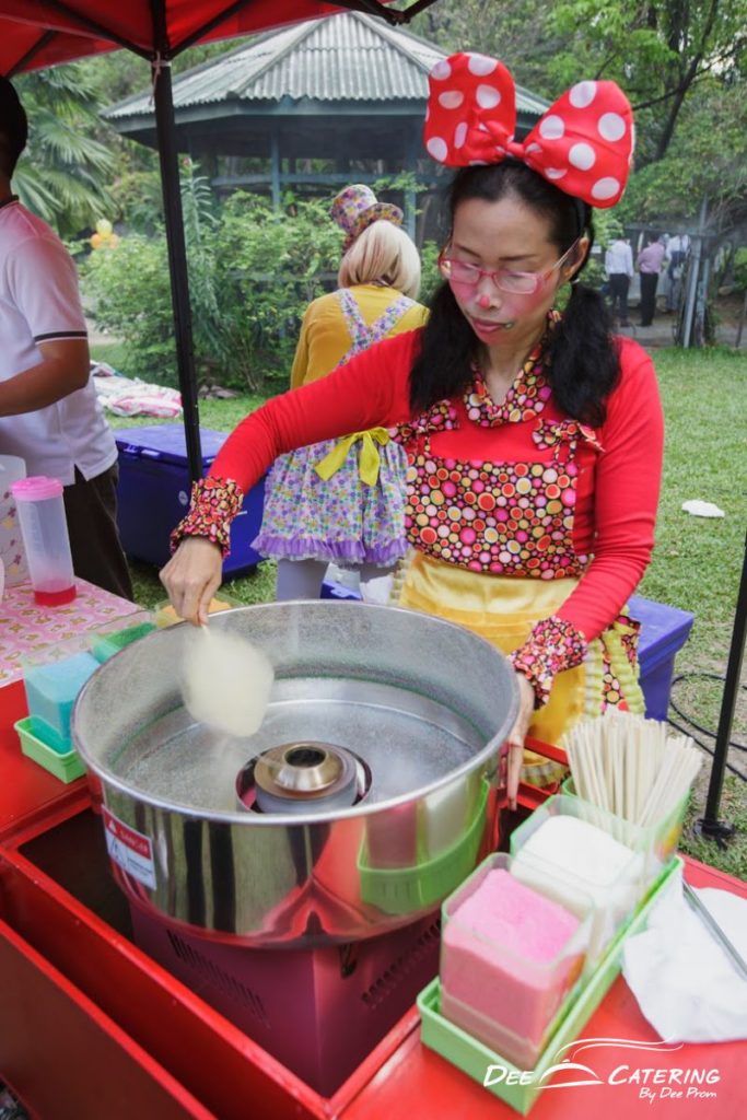 ขนมสายไหม ที่ลูกค้าจัดเตรียมมาเพิ่มเติม