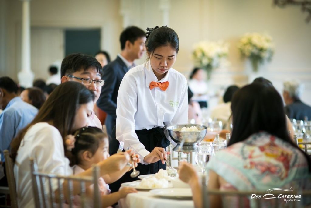 งานแต่งงาน ที่ วิลล่าเดอบัว จัดเลี้ยงโต๊ะไทยให้ประทับใจแขกผู้ใหญ่