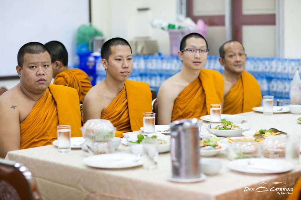 ทำบุญวัดเกิด ทำบุญเลี้ยงพระ ที่วัดราชบพิตร