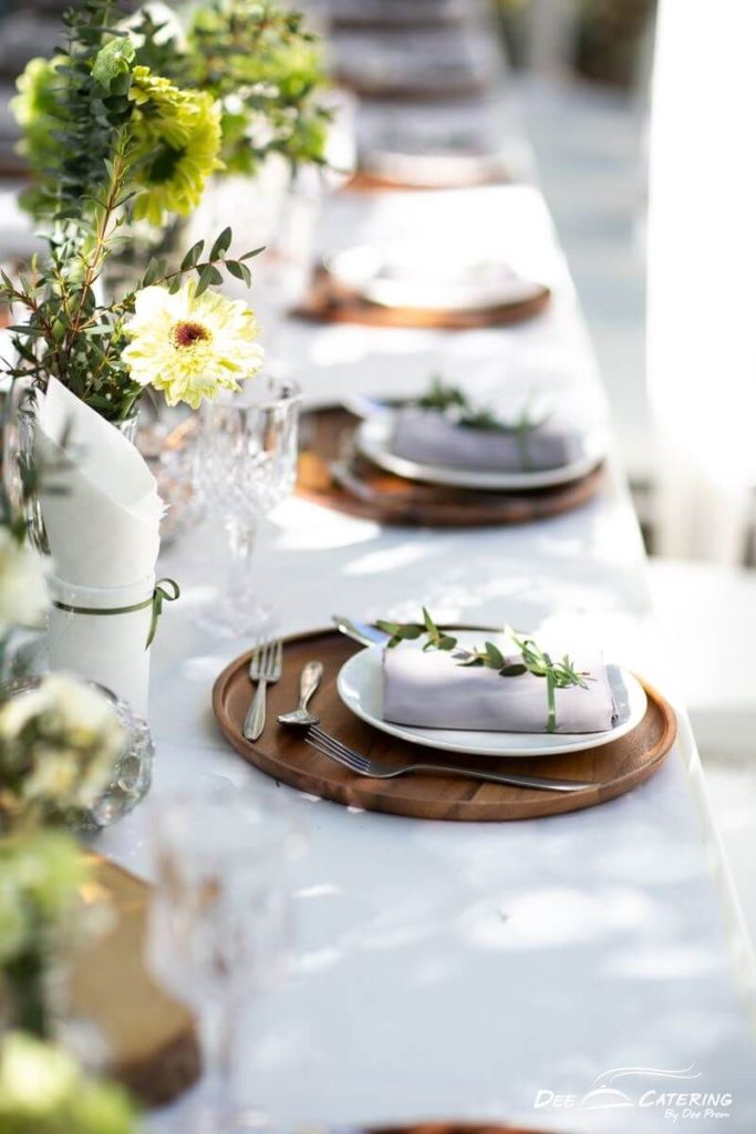 โต๊ะทานอาหารสำหรับจัดเลี้ยงงานแต่งงานสวยๆ