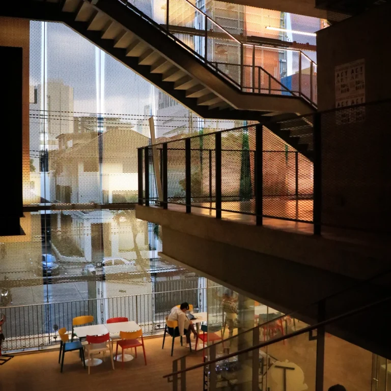 The Jim Thompson Art Center สถานที่จัดเลี้ยงเดินทางสะดวก มีเอกลักษณ์