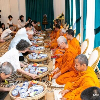 ทำบุญบ้าน เลี้ยงเพลพระ