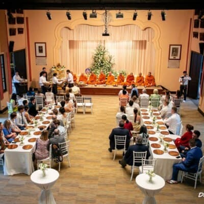 งานแต่งงานเช้า เลี้ยงฉลองเที่ยง ที่สยามสมาคม โดย ดีเคเทอริ่ง
